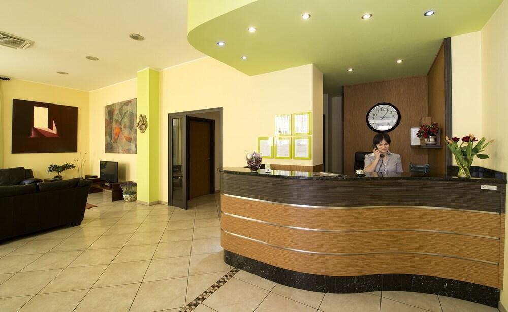 Hotel Venini Милан Экстерьер фото