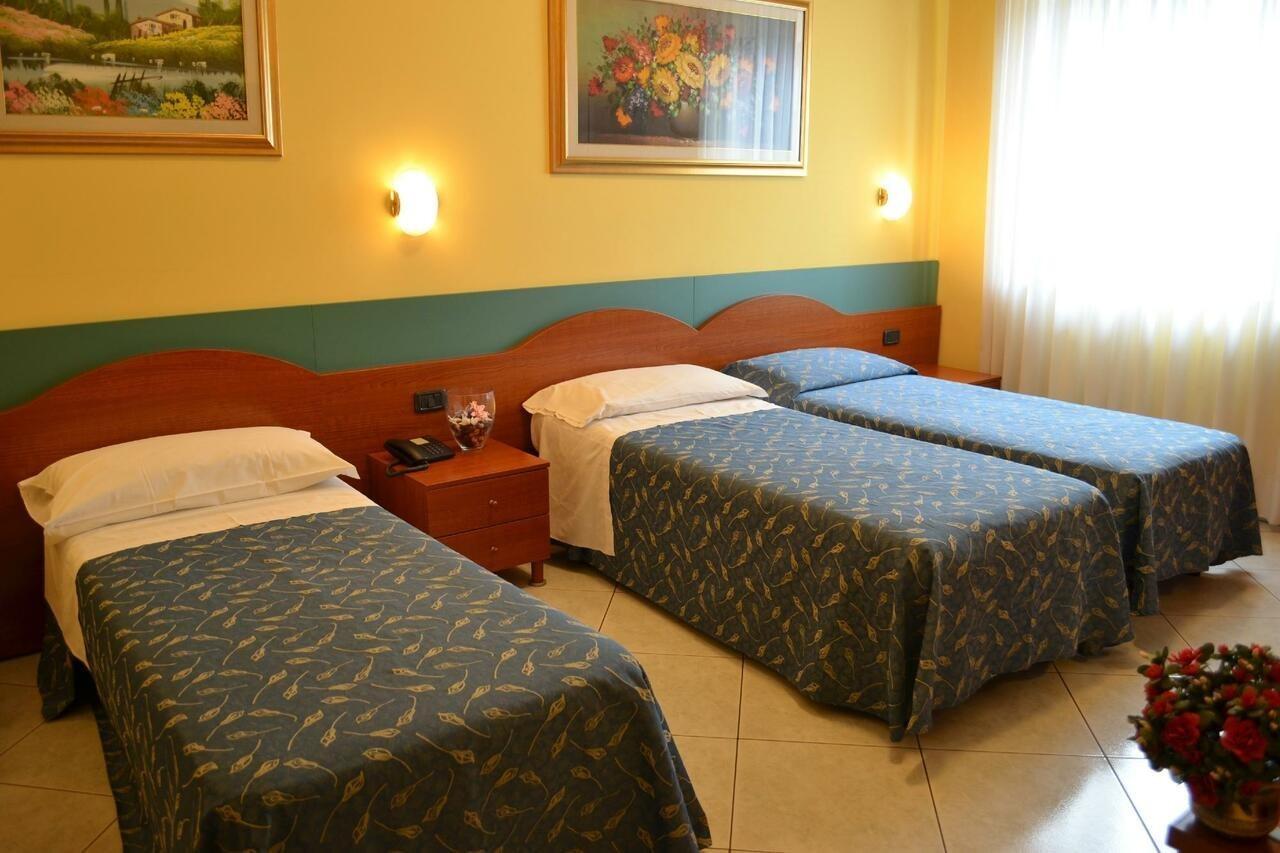 Hotel Venini Милан Экстерьер фото