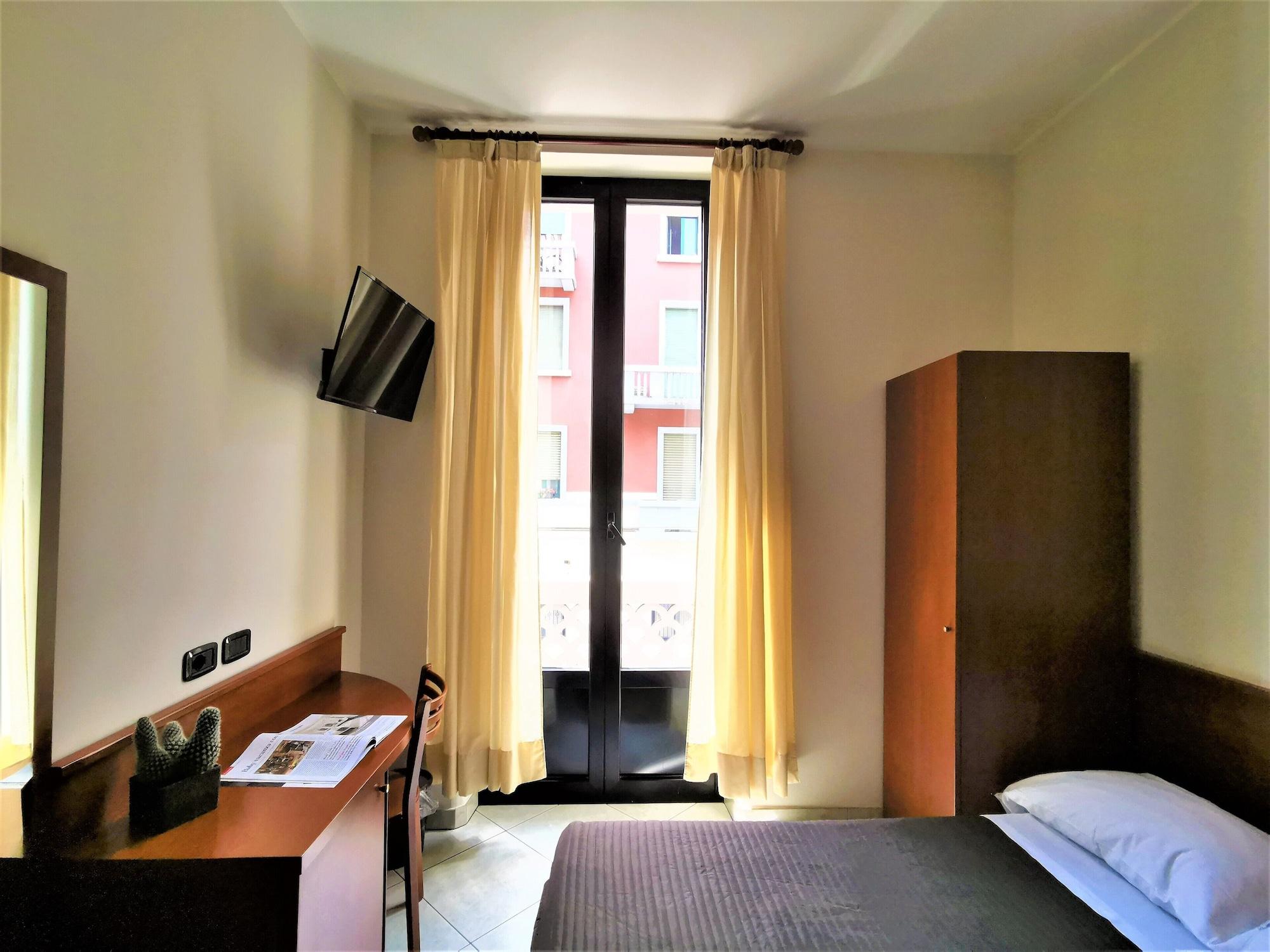 Hotel Venini Милан Экстерьер фото