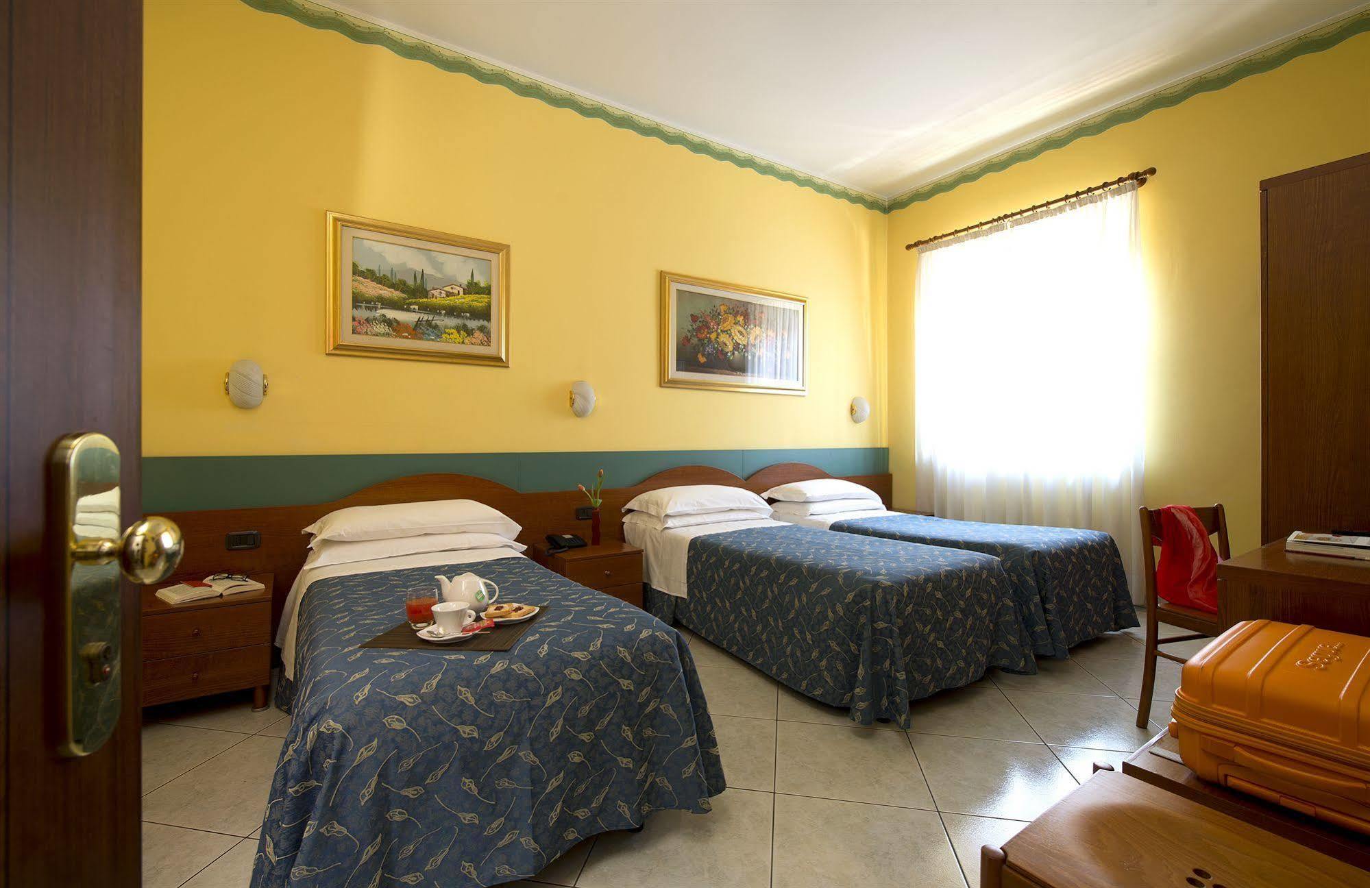 Hotel Venini Милан Экстерьер фото