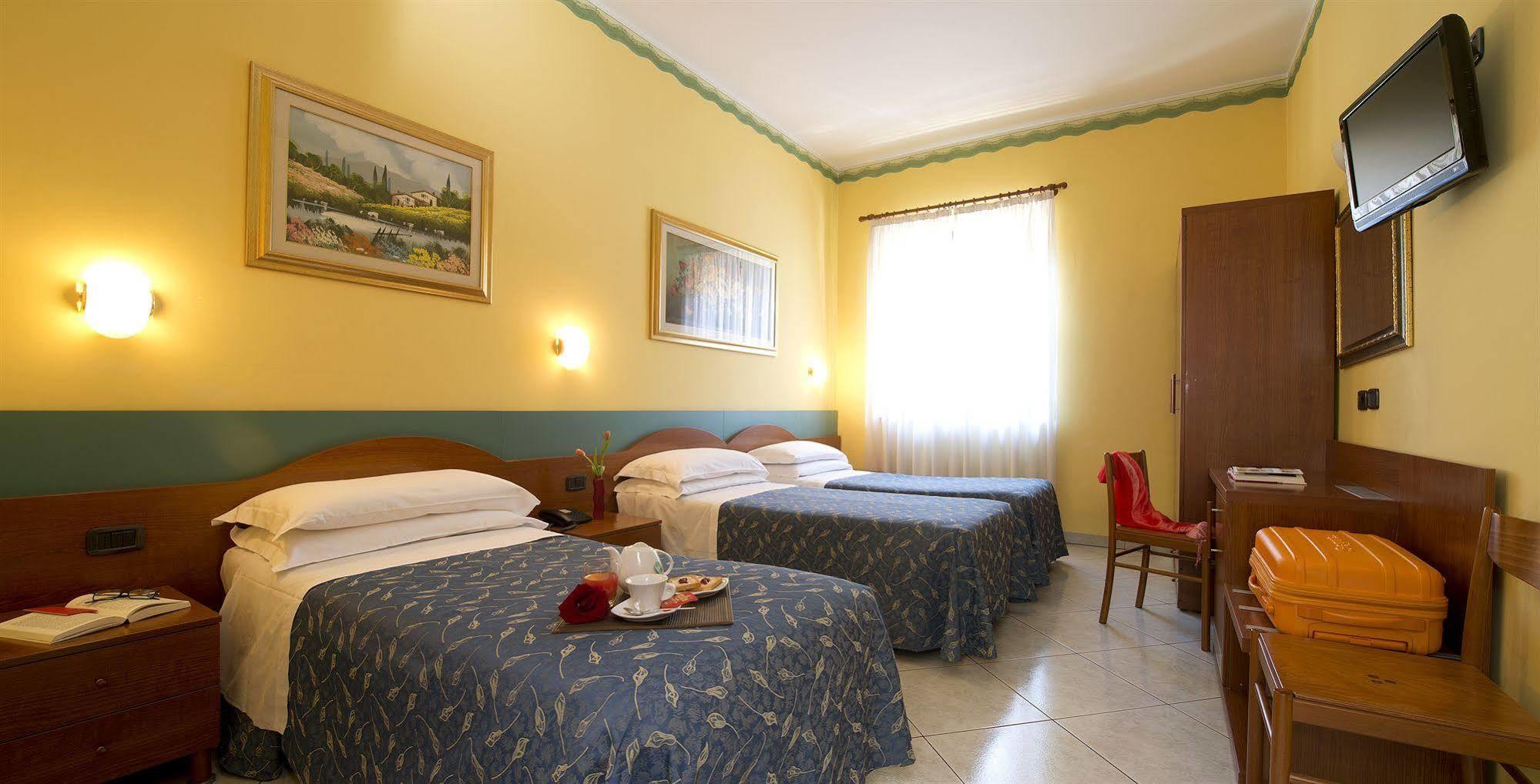 Hotel Venini Милан Экстерьер фото